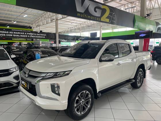 MITSUBISHI L200 TRITON 2.4 16V TURBO DIESEL SPORT HPE CD 4P 4X4 AUTOMÁTICO MITSUBISHI L200 TRITON 2.4 16V TURBO DIESEL SPORT HPE CD 4P 4X4 AUTOMÁTICO